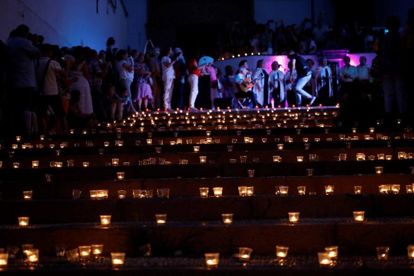 La asociación cultural «Córdoba Sólo Hay Una» celebra este domingo su «Noche Mágica» con el encendido de más de 2.000 velas en la Cuesta del Bailío, un lugar emblemático en Córdoba capital. 