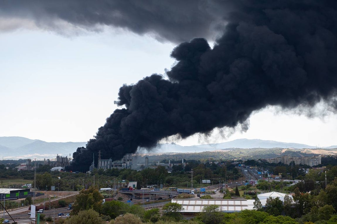 Fotos: Alarma en Cádiz por el incendio en la planta química de Indorama en San Roque