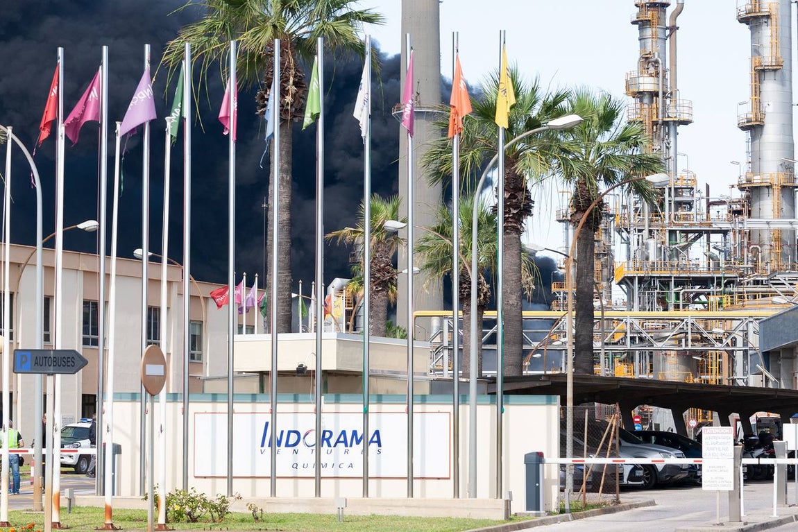 Fotos: Alarma en Cádiz por el incendio en la planta química de Indorama en San Roque