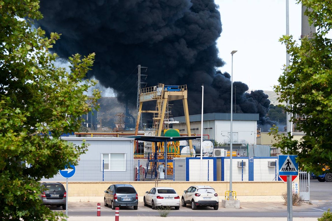 Fotos: Alarma en Cádiz por el incendio en la planta química de Indorama en San Roque