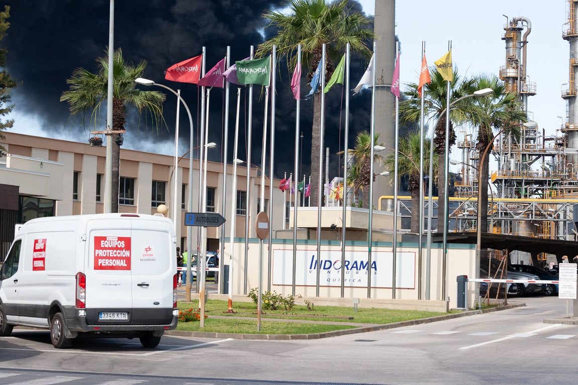 Fotos: Alarma en Cádiz por el incendio en la planta química de Indorama en San Roque