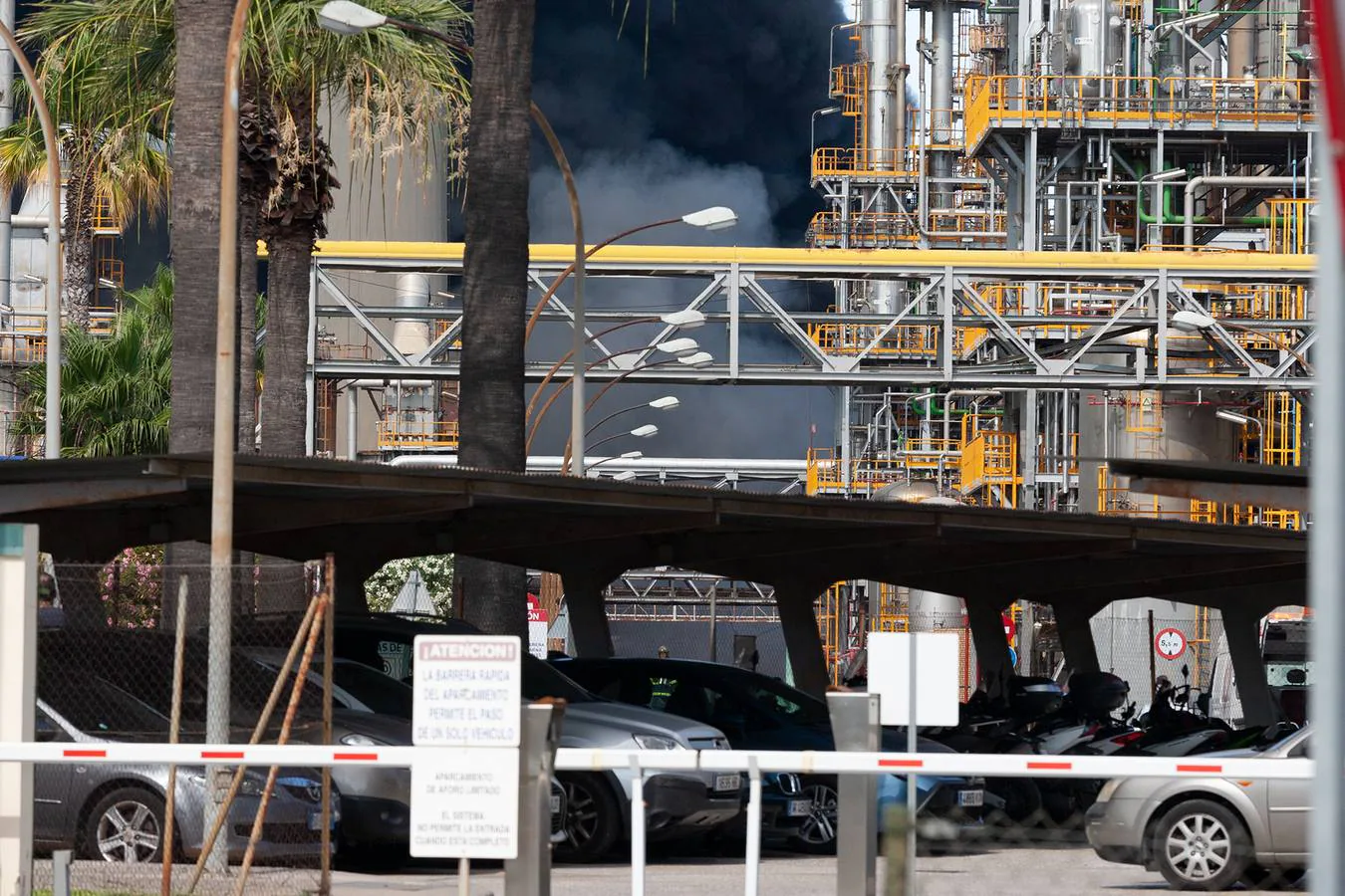 Fotos: Alarma en Cádiz por el incendio en la planta química de Indorama en San Roque