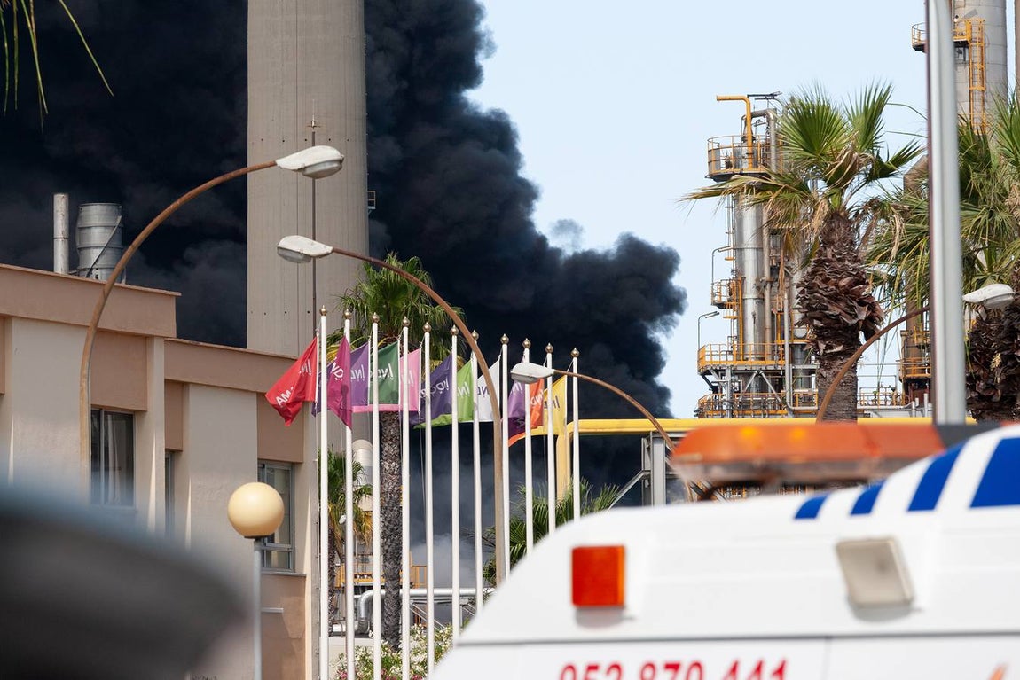 Fotos: Alarma en Cádiz por el incendio en la planta química de Indorama en San Roque