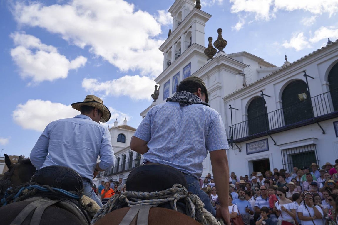 Impresionantes imágenes de la Saca de yeguas en el Rocío