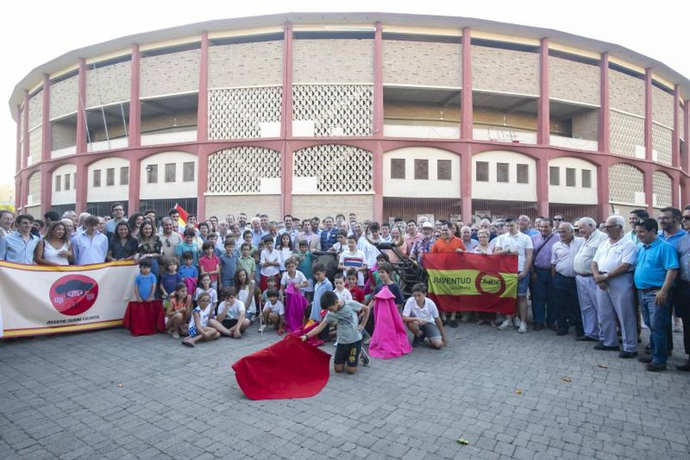 En imágenes, el apoyo a la Escuela Círculo Taurino de Córdoba