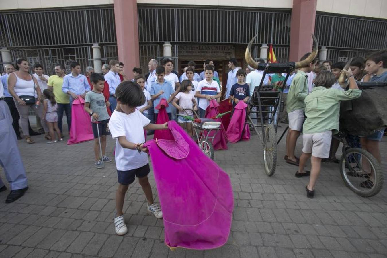 En imágenes, el apoyo a la Escuela Círculo Taurino de Córdoba