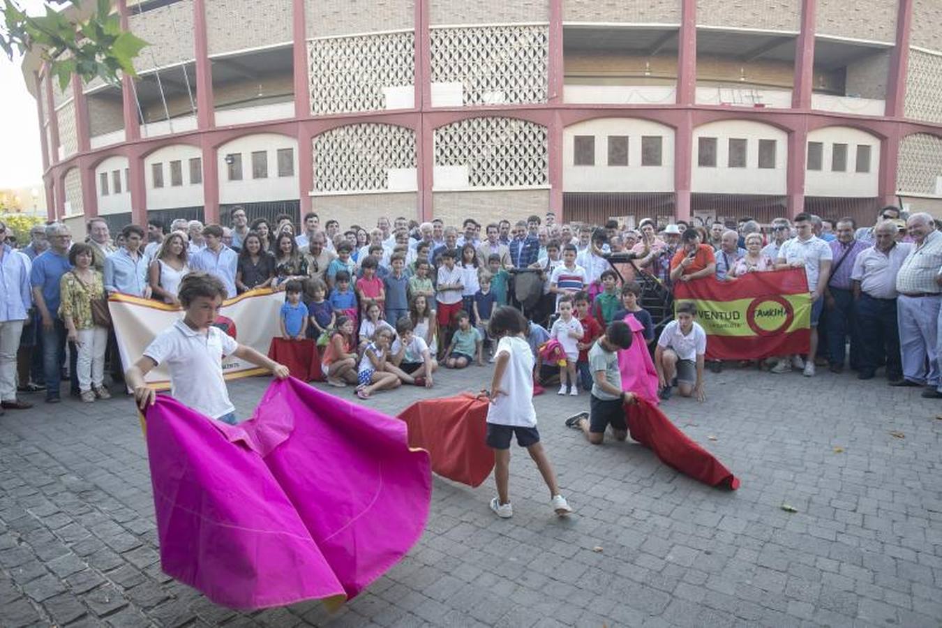 En imágenes, el apoyo a la Escuela Círculo Taurino de Córdoba