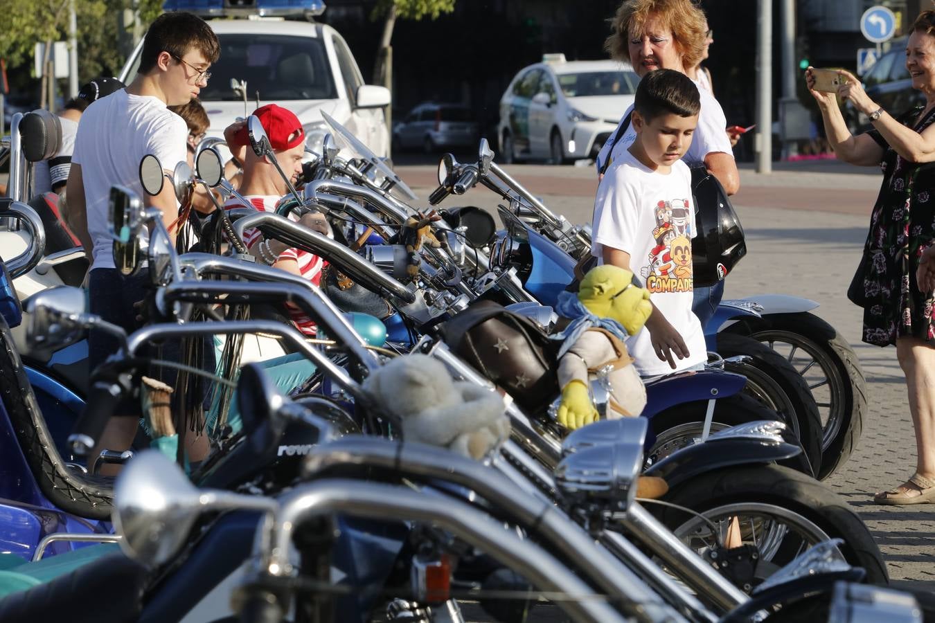 El paseo en moto de jóvenes con síndrome de Down, en imágenes