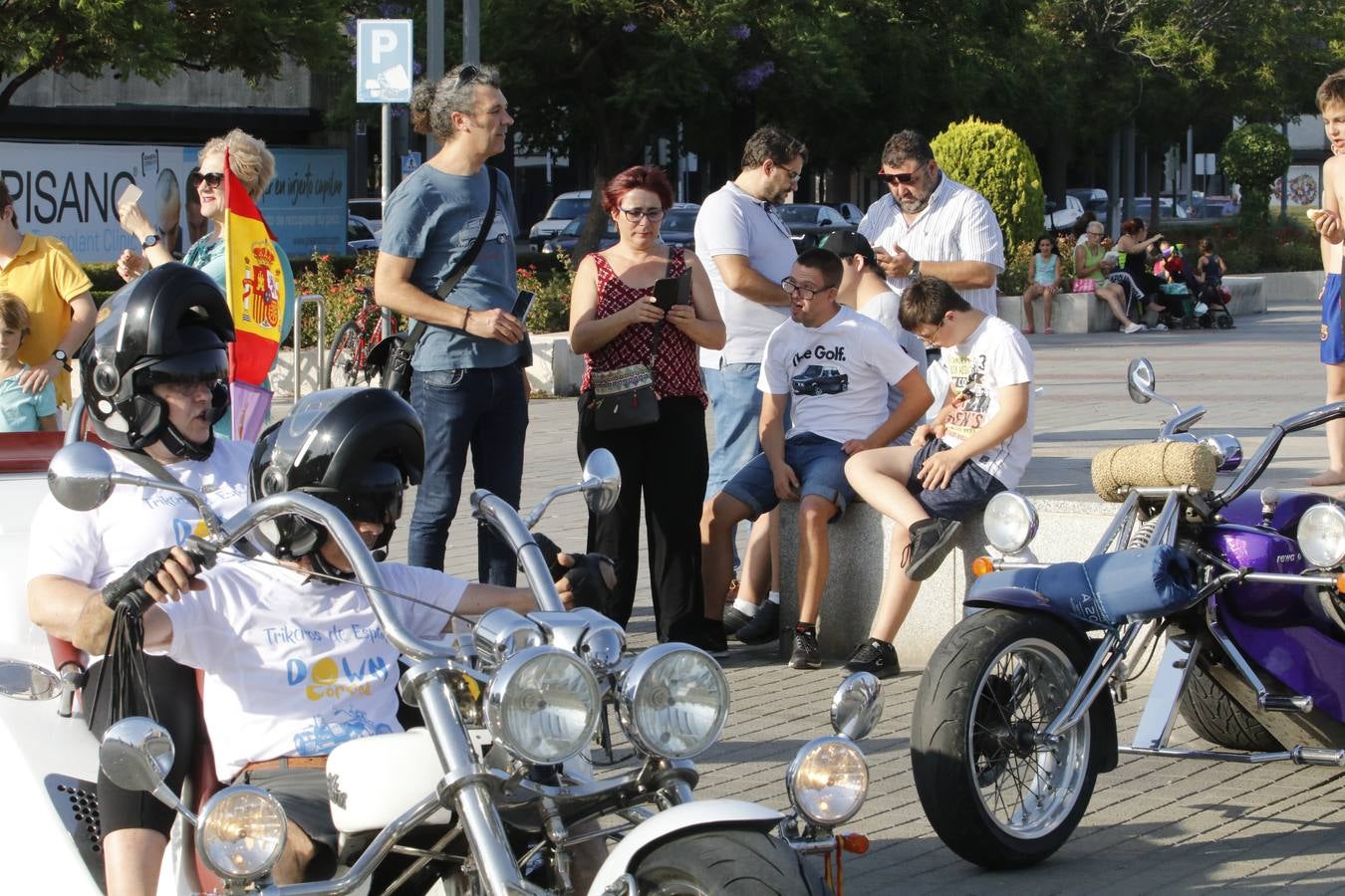 El paseo en moto de jóvenes con síndrome de Down, en imágenes