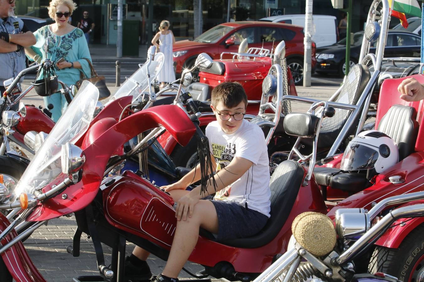 El paseo en moto de jóvenes con síndrome de Down, en imágenes