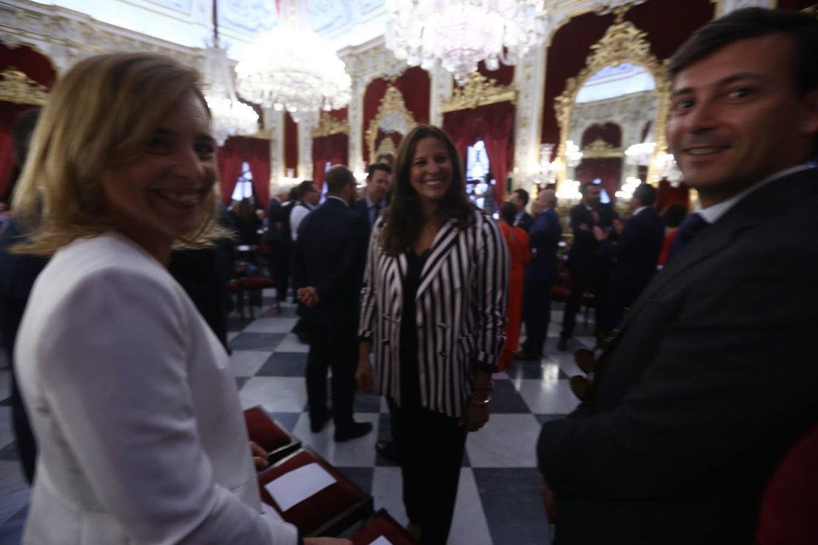 FOTOS: Caras nuevas y rostros conocidos en la Diputación de Cádiz