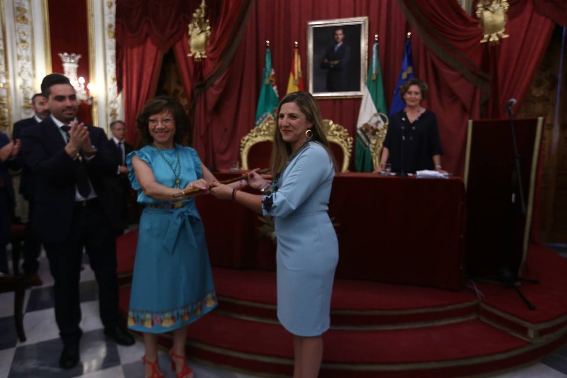 FOTOS: Caras nuevas y rostros conocidos en la Diputación de Cádiz