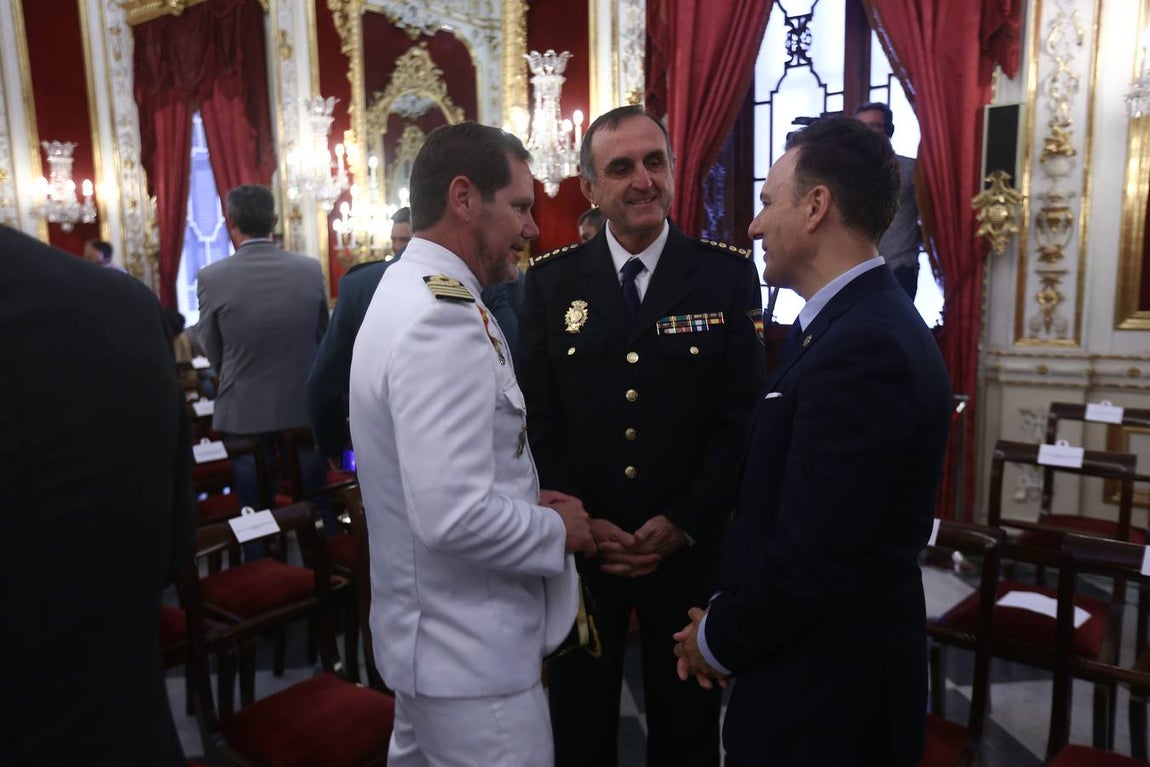 FOTOS: Caras nuevas y rostros conocidos en la Diputación de Cádiz