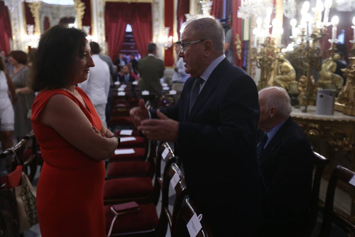 FOTOS: Caras nuevas y rostros conocidos en la Diputación de Cádiz