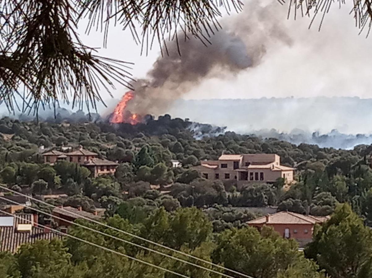 Las imágenes del incendio de la urbanización Montesión de Toledo