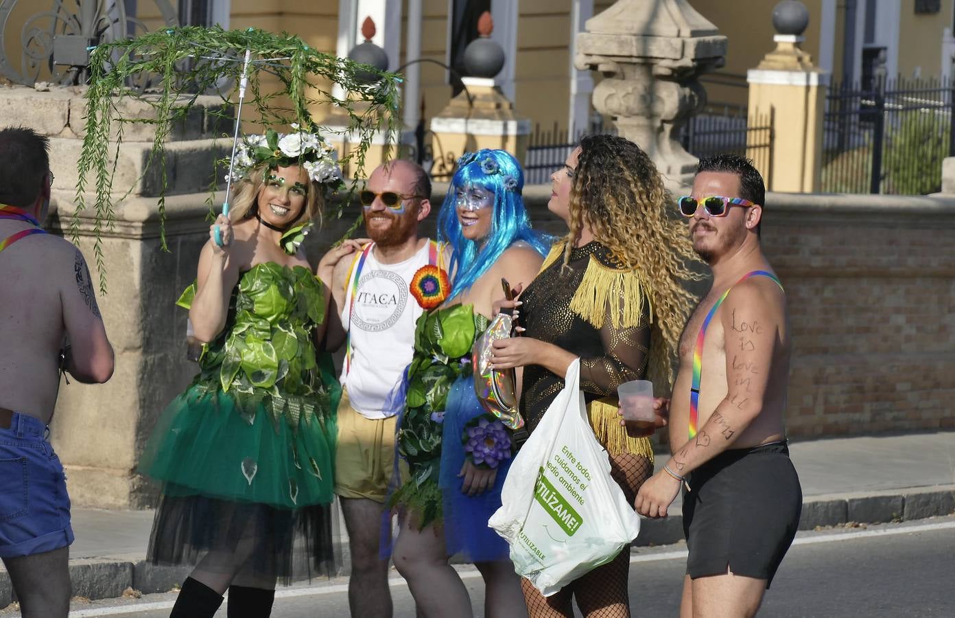 En imágenes, la cabalgata del orgullo LGTBI en Sevilla