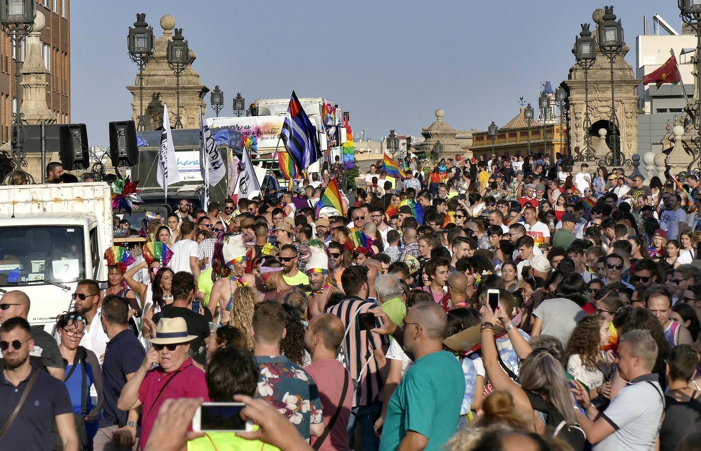 En imágenes, la cabalgata del orgullo LGTBI en Sevilla