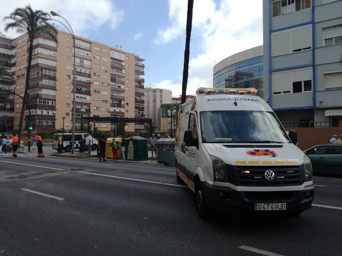 Tres heridos en un aparatoso accidente en la Avenida Cayetano del Toro en Cádiz