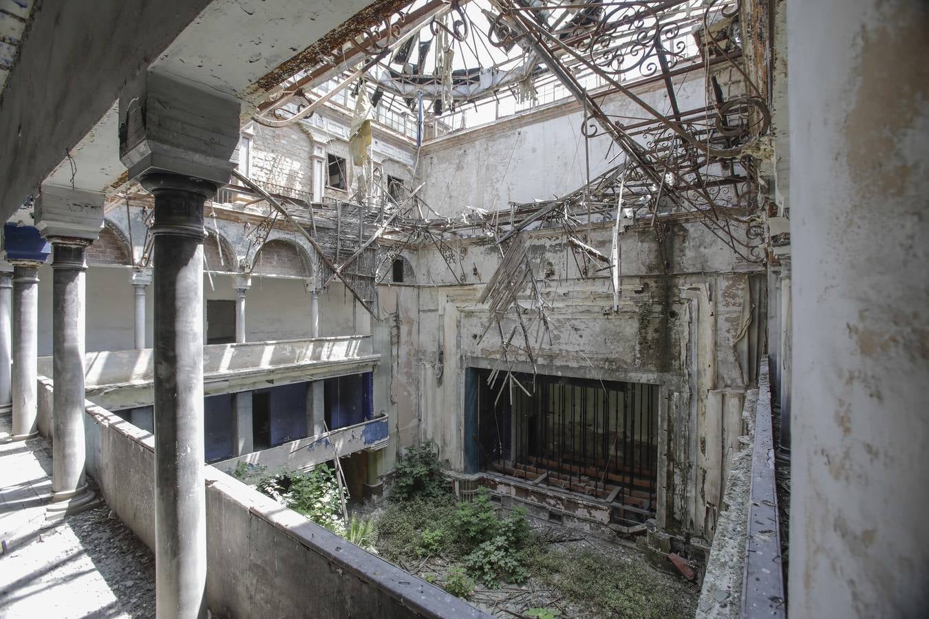 En el interior del antiguo cine de la calle Trajano (y II)