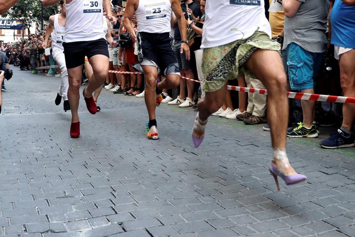 La carrera de tacones en el Orgullo Gay de Madrid, en imágenes