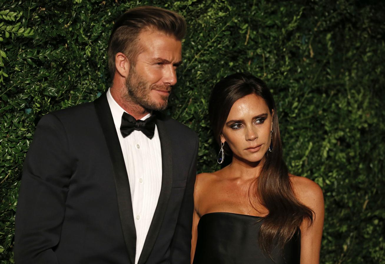 David y Victoria Beckham. El matrimonio en la alfombra roja de la 60ª edición de los Evening Standard Theatre Awards 2014 en Londres