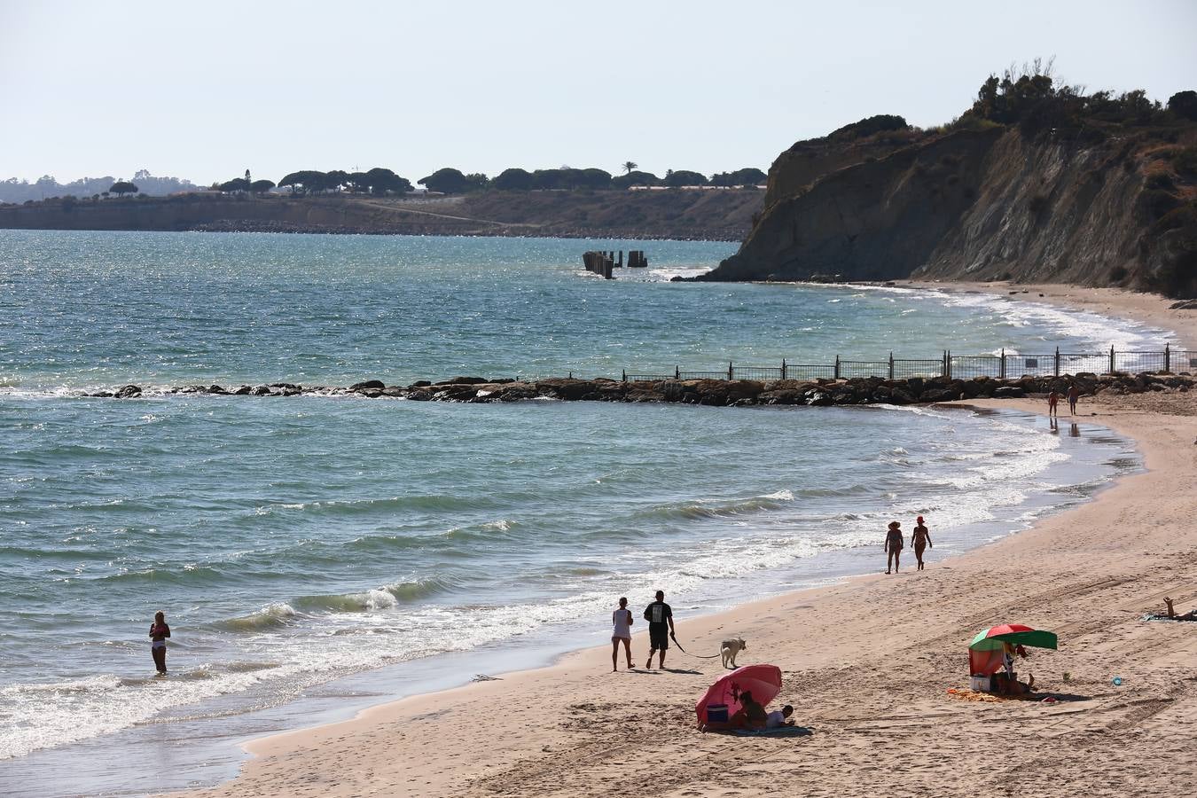 FOTOS: Se levanta la prohibición para baño en la playa de Fuentebravía