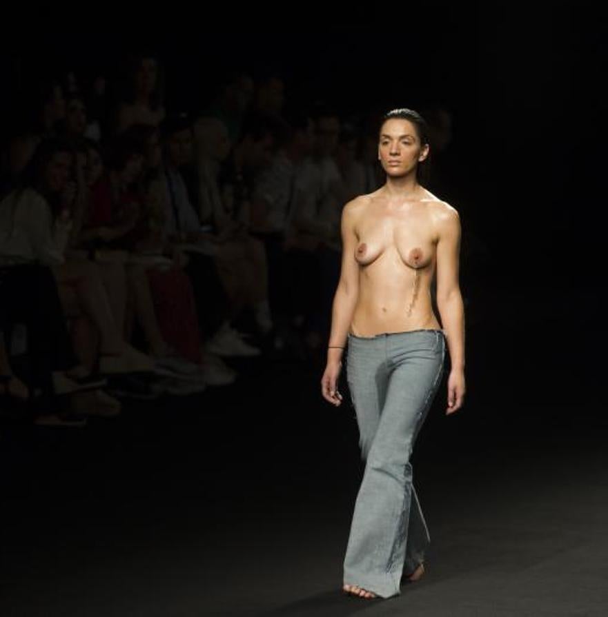 Looks del desfile de la firma inglesa Di Petsa. 