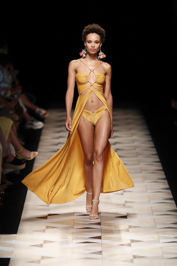 El desfile de Dolores Cortés en la MBFW, en imágenes