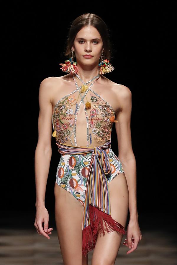 El desfile de Dolores Cortés en la MBFW, en imágenes