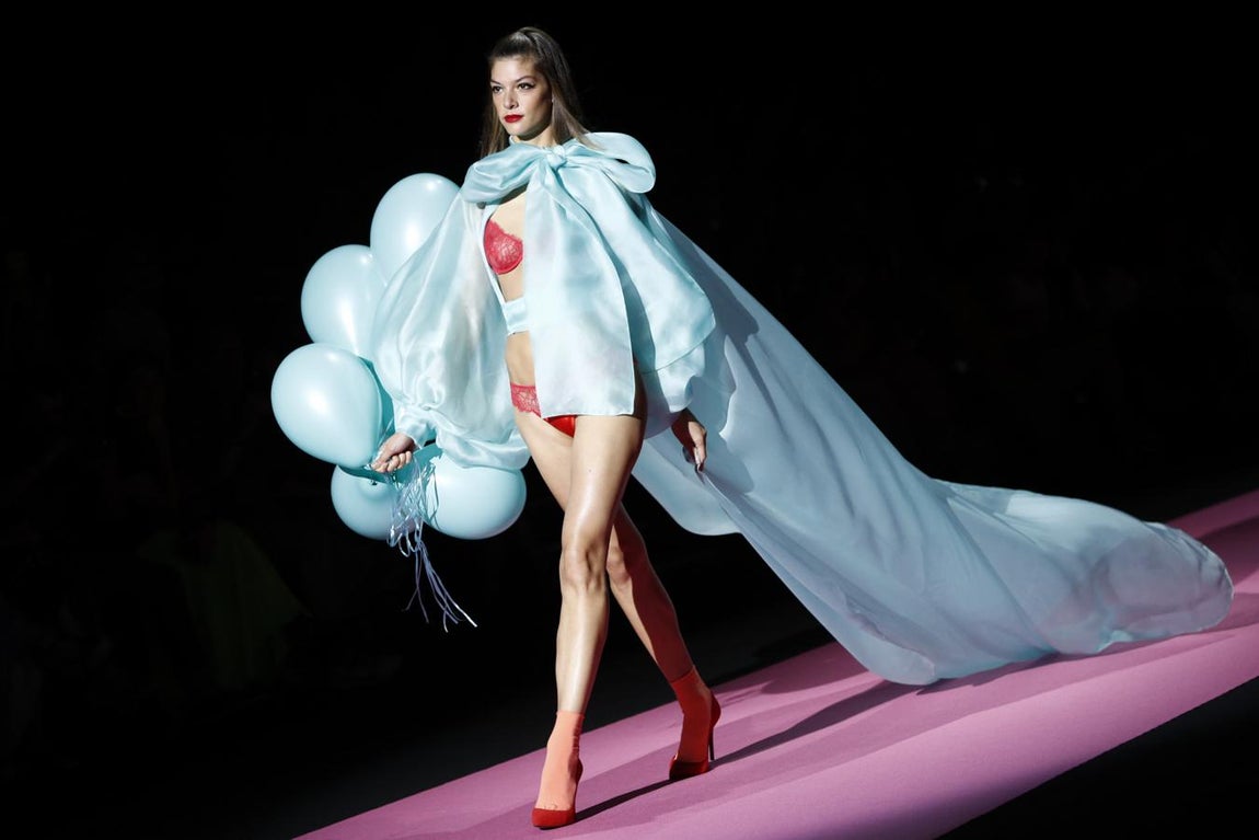 Andrés Sardá, derroche de sensualidad en la MBFW