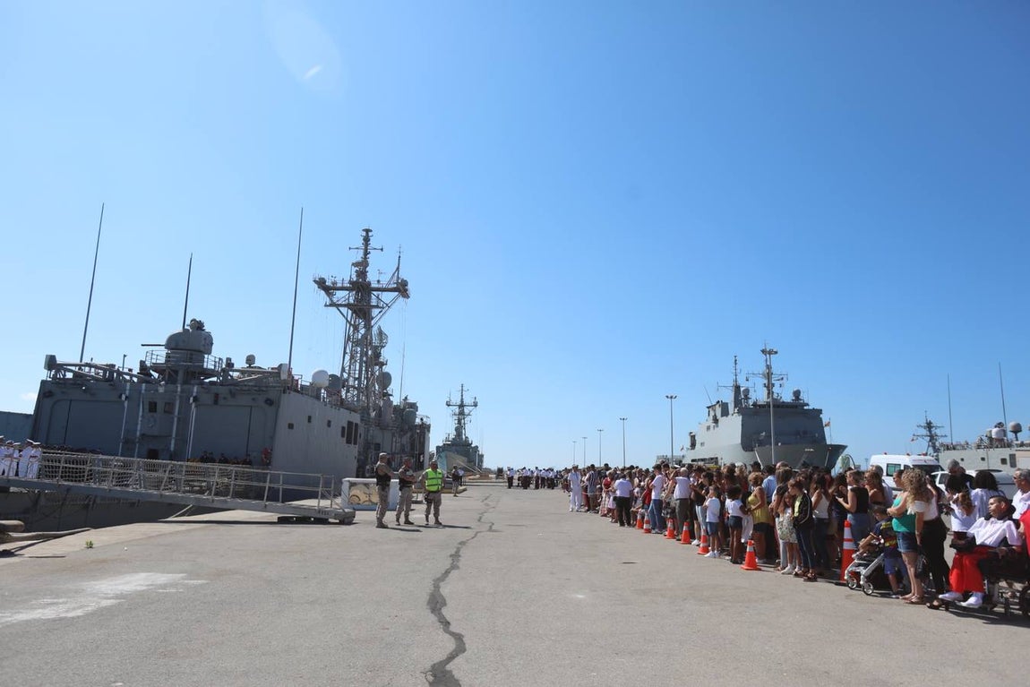 Las fotos de la despedida a la fragata Canarias