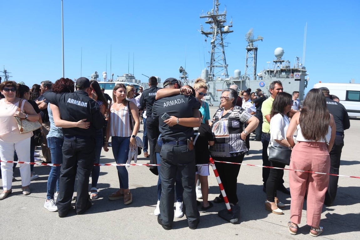 Las fotos de la despedida a la fragata Canarias