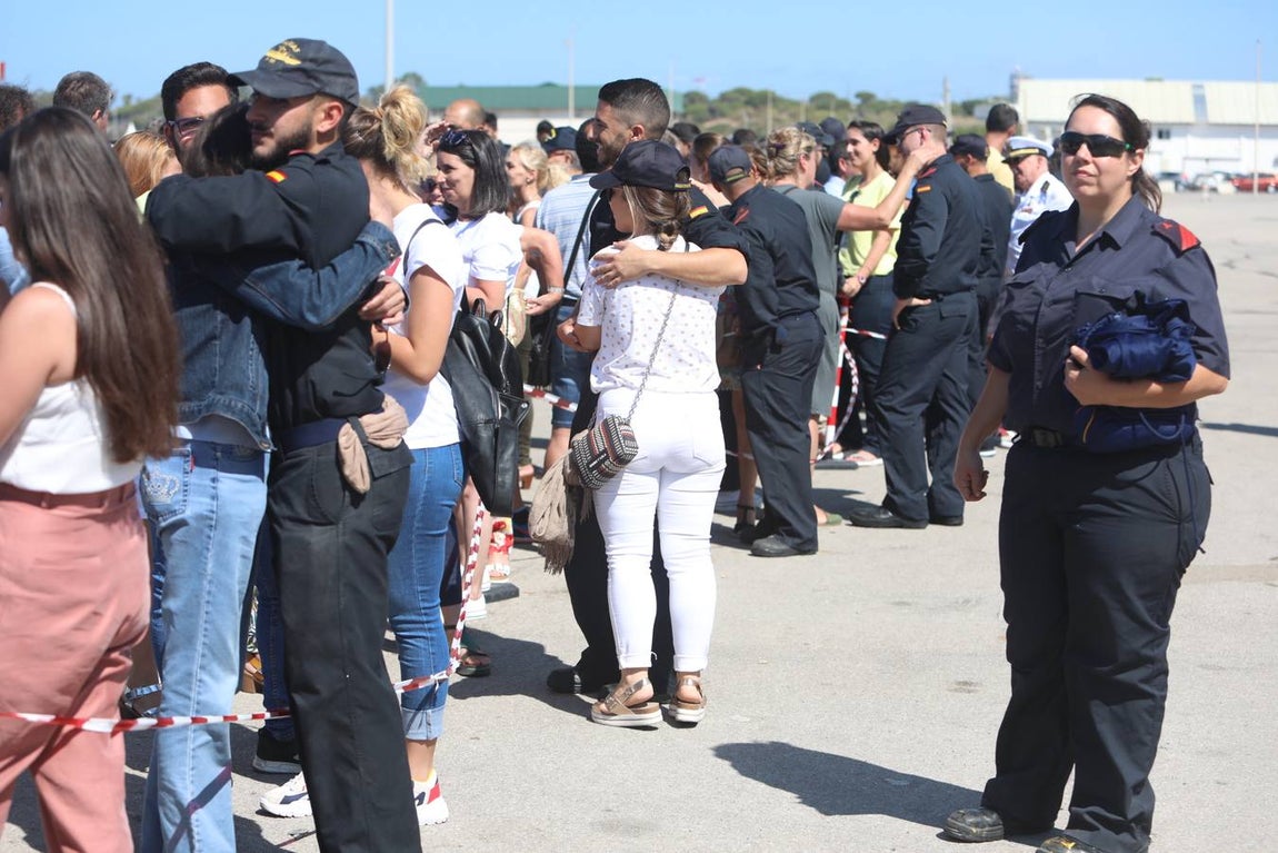 Las fotos de la despedida a la fragata Canarias
