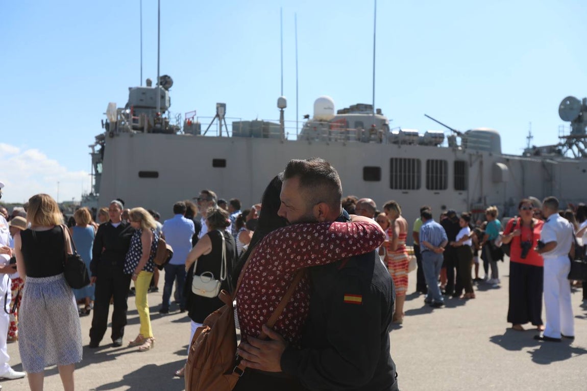 Las fotos de la despedida a la fragata Canarias