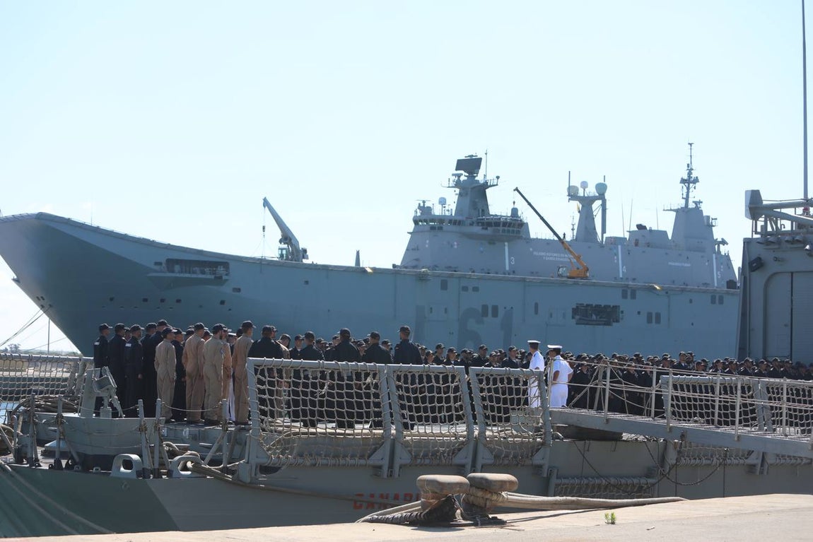 Las fotos de la despedida a la fragata Canarias