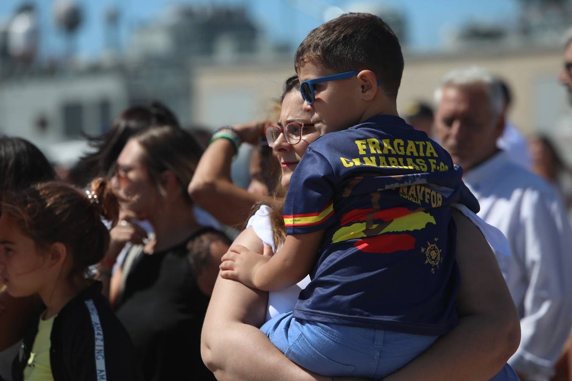 Las fotos de la despedida a la fragata Canarias