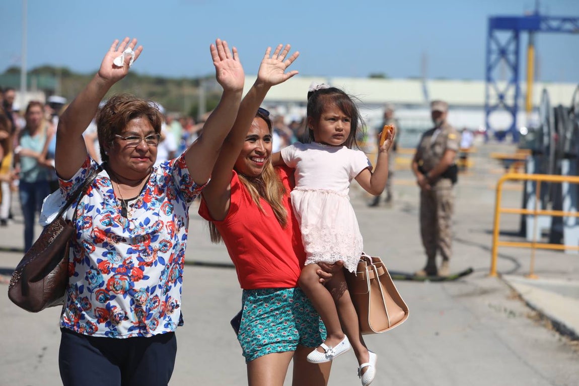 Las fotos de la despedida a la fragata Canarias