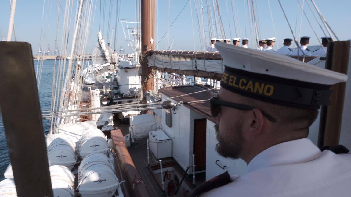 FOTOS: Elcano leva anclas tras recibir a miles de personas en Getxo