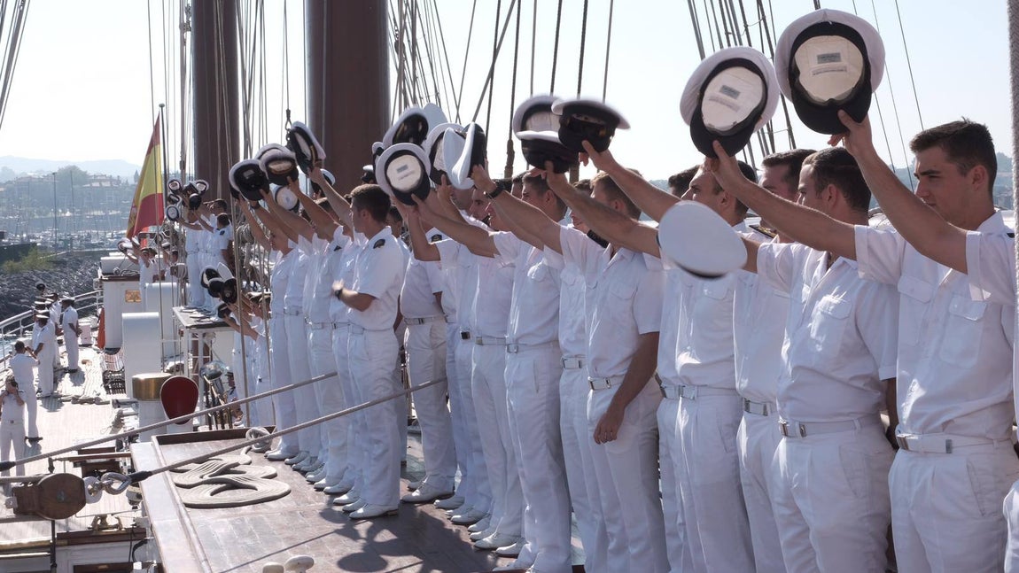FOTOS: Elcano leva anclas tras recibir a miles de personas en Getxo