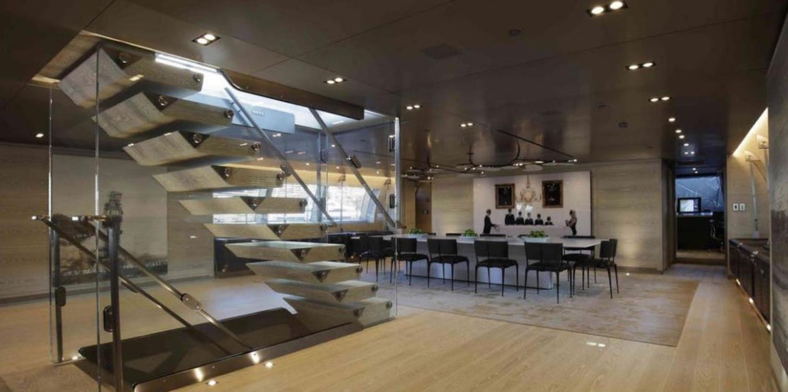 Badis 1. El navío ha pertenecido a abogado Bill Ducker, un millonario reconvertido a hombre de negocios