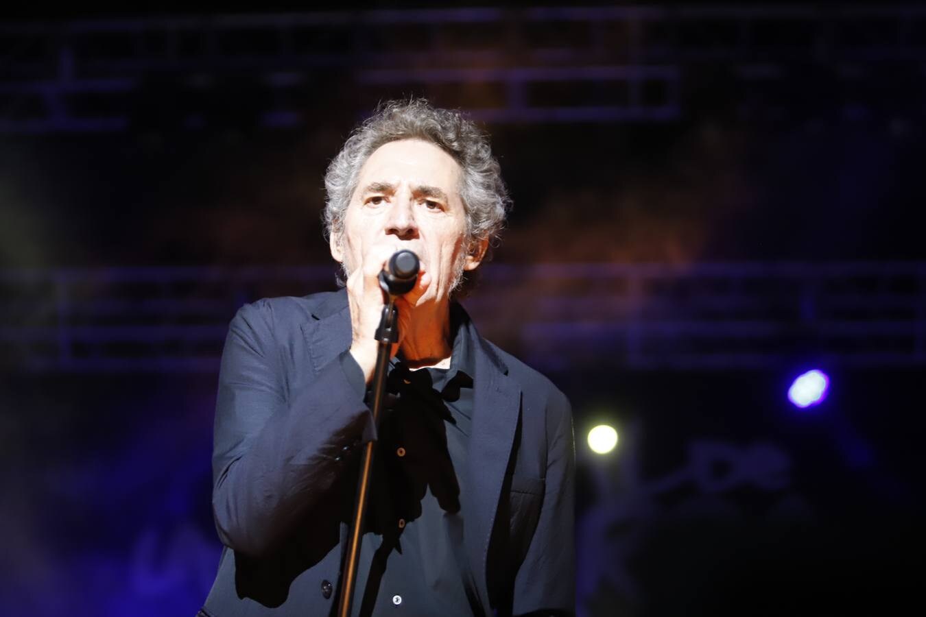 Miguel Ríos cierra el Festival de la Guitarra de Córdoba con su «rock sinfónico»