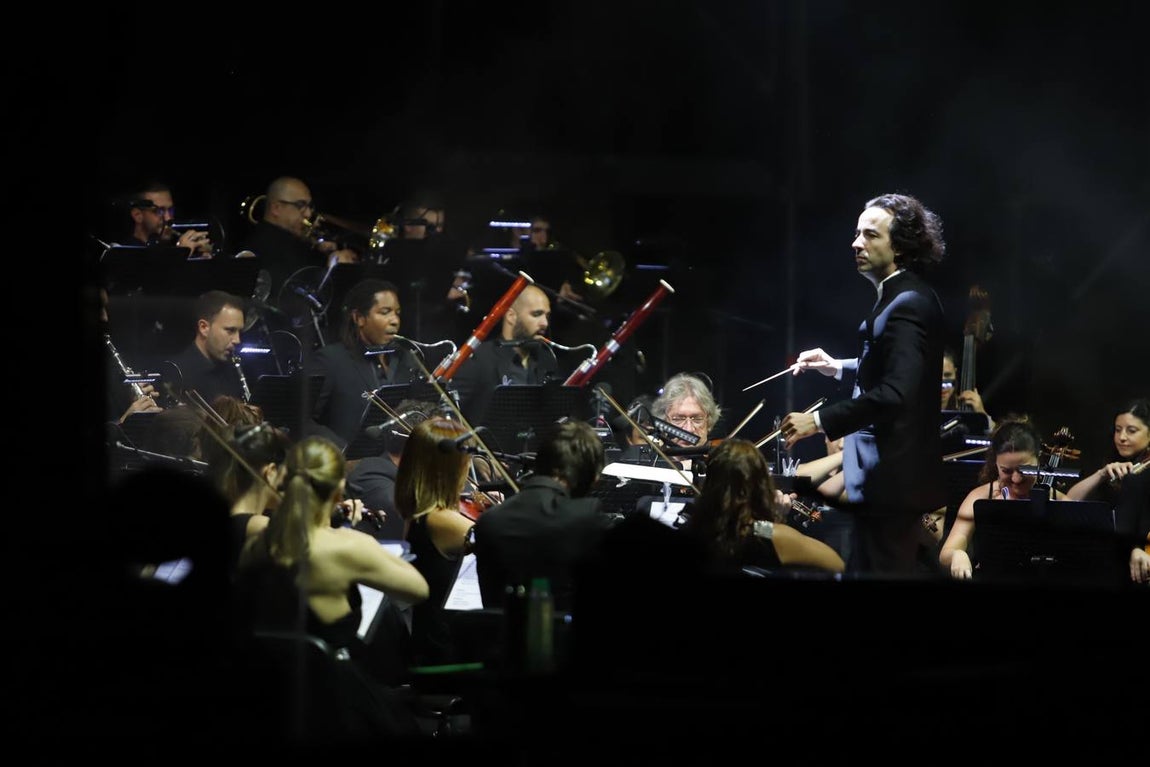 Miguel Ríos cierra el Festival de la Guitarra de Córdoba con su «rock sinfónico»