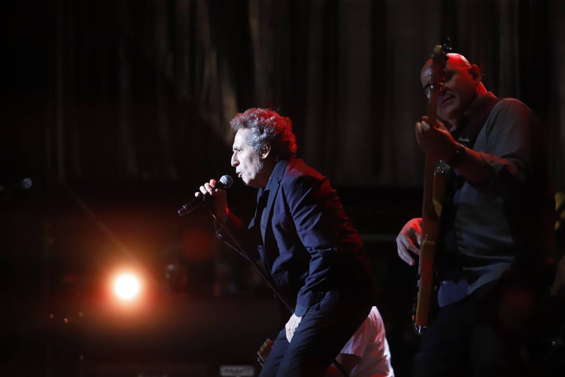 Miguel Ríos cierra el Festival de la Guitarra de Córdoba con su «rock sinfónico»