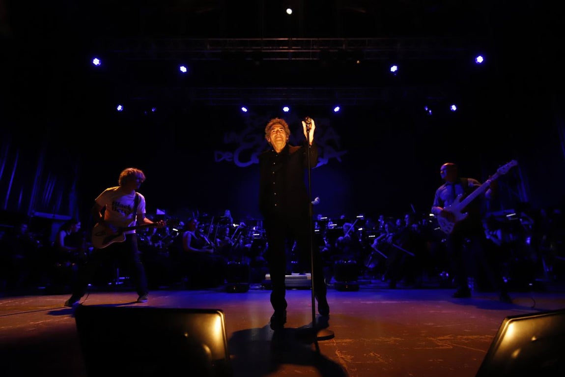 Miguel Ríos cierra el Festival de la Guitarra de Córdoba con su «rock sinfónico»