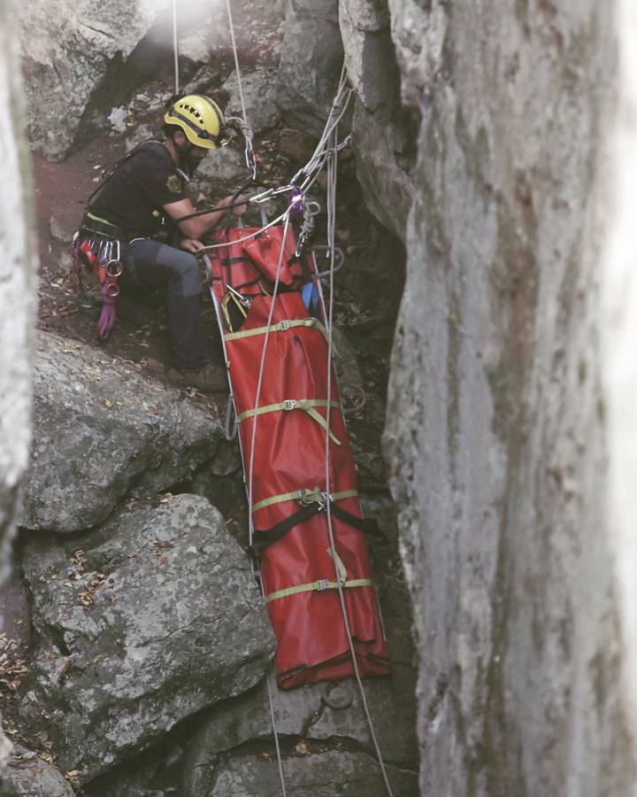 FOTOS: El Grupo de Rescate en Montaña de Bomberos de Cádiz, en acción