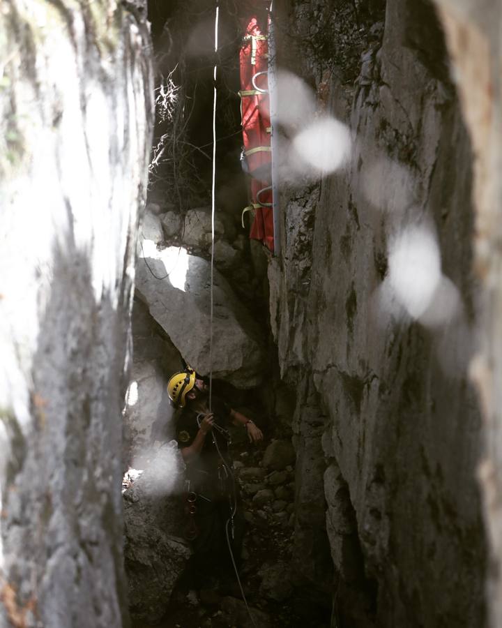 FOTOS: El Grupo de Rescate en Montaña de Bomberos de Cádiz, en acción