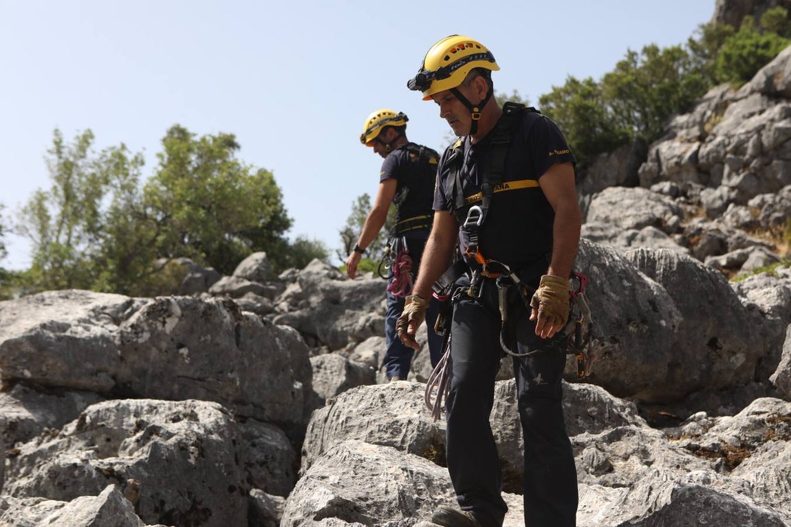 FOTOS: El Grupo de Rescate en Montaña de Bomberos de Cádiz, en acción