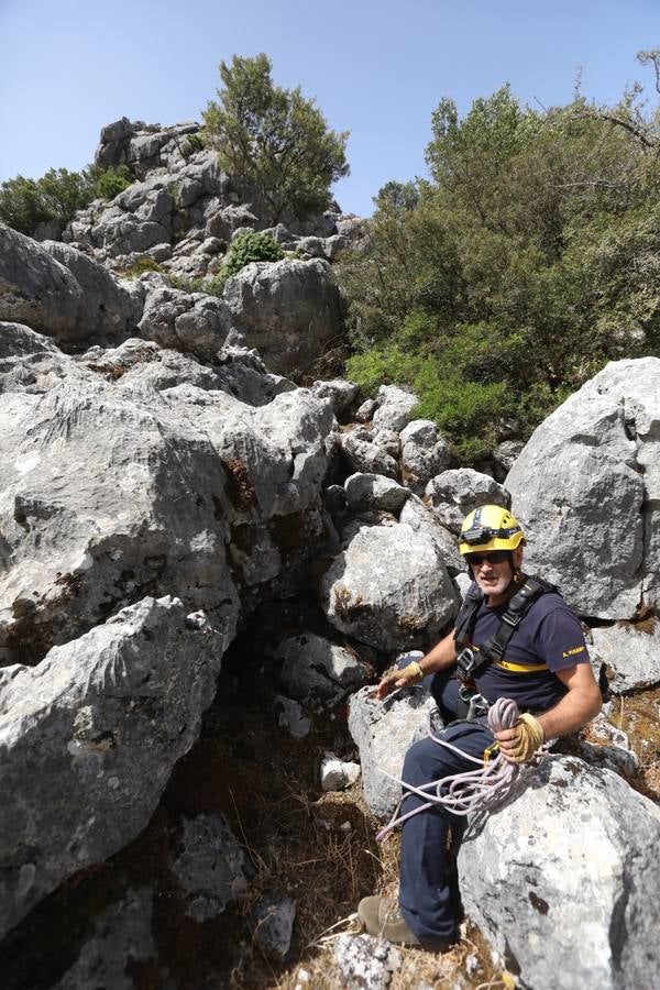 FOTOS: El Grupo de Rescate en Montaña de Bomberos de Cádiz, en acción