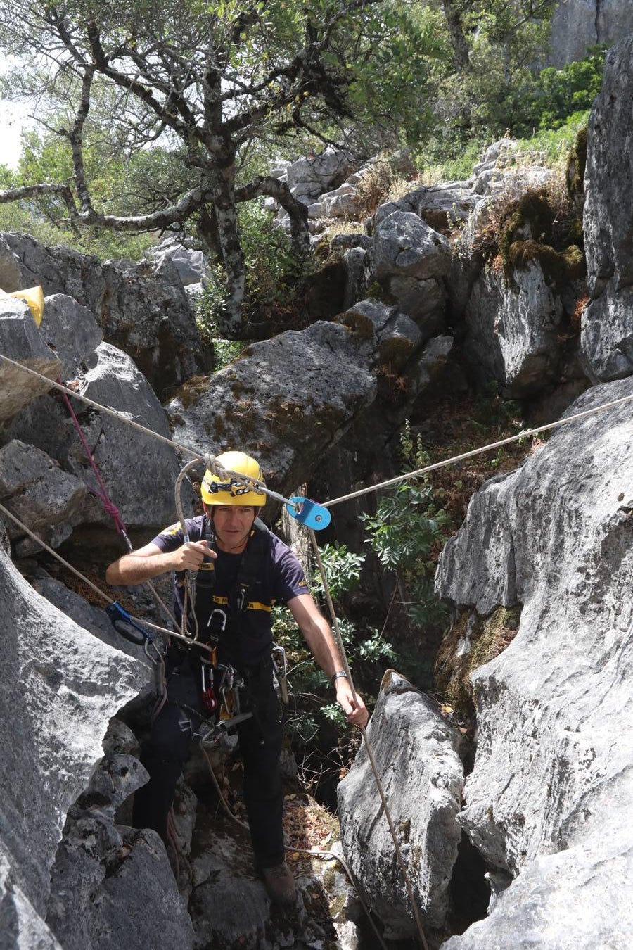 FOTOS: El Grupo de Rescate en Montaña de Bomberos de Cádiz, en acción