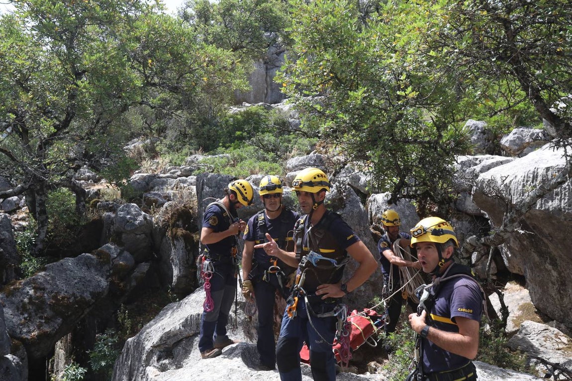 FOTOS: El Grupo de Rescate en Montaña de Bomberos de Cádiz, en acción